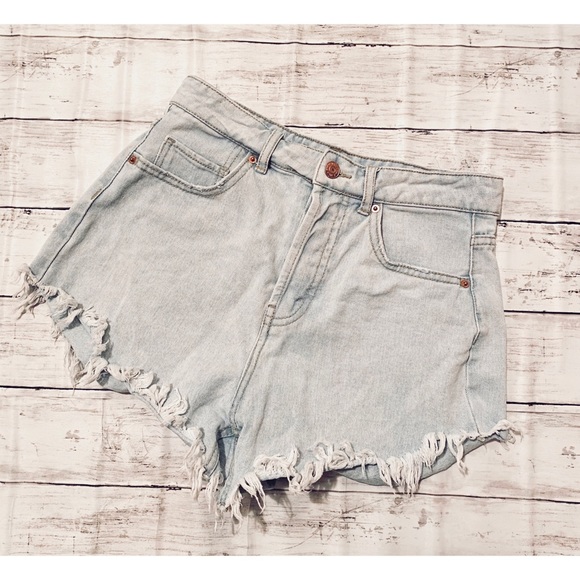•WILD FABLE• LIGHT BLUE DISTRESSED FESTIVAL JEAN SHORTS